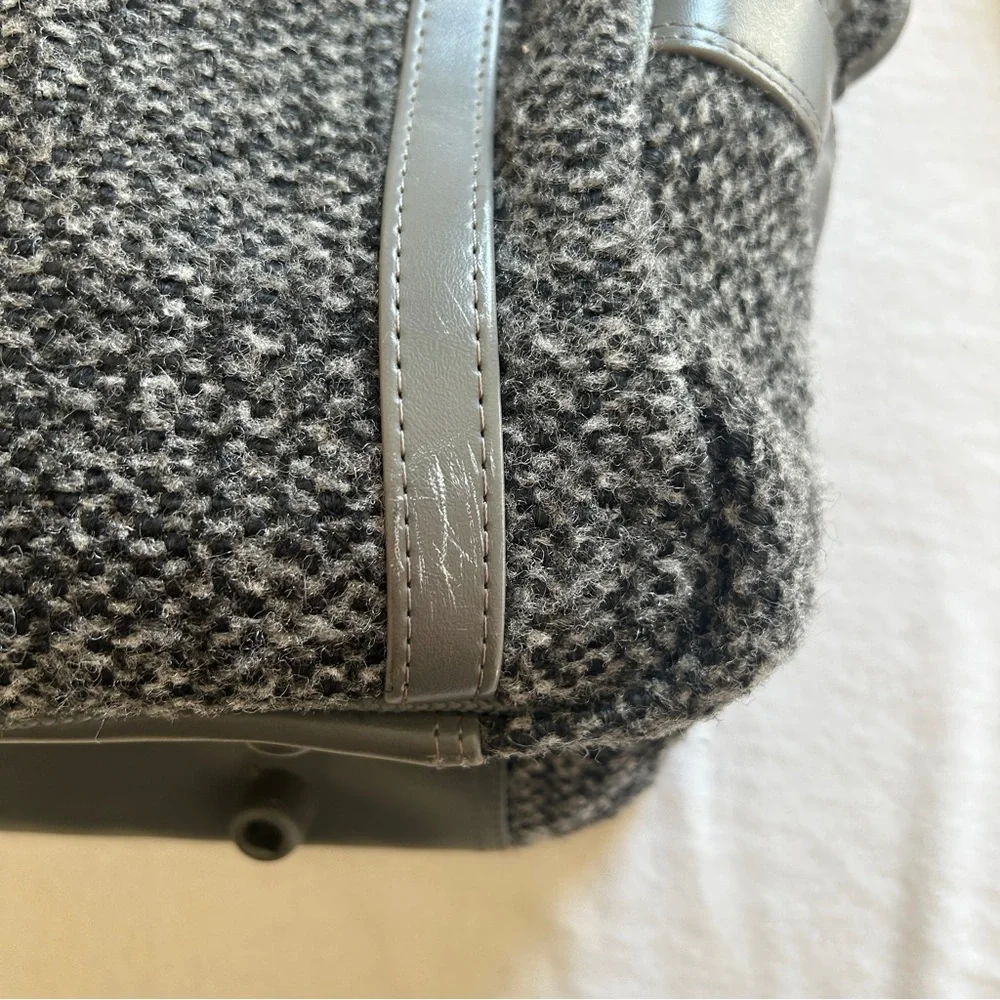 Oscar De La Renta Overnight Travel Luggage Bag Gray Shoulder Overnight